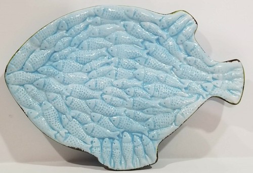 I Godinger & Co Home Essentials Ceramic Light Blue 8" Embossed Fish Plate Set - Picture 11 of 11