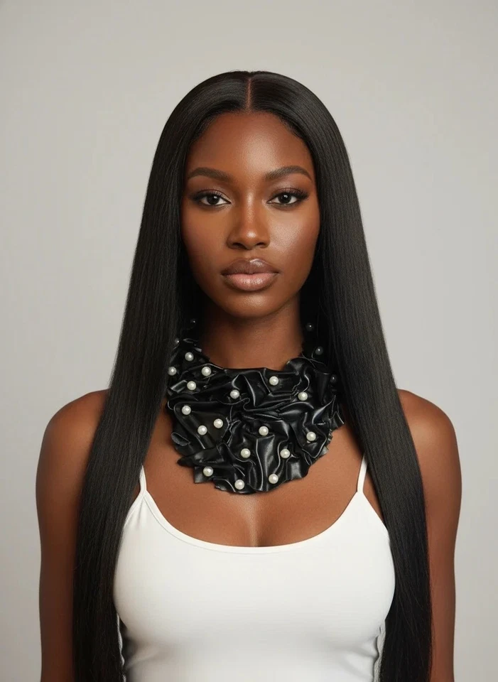 Collar con volantes de cuero negro adornado con perlas - Joyería de alta costura Foto 3 de 4