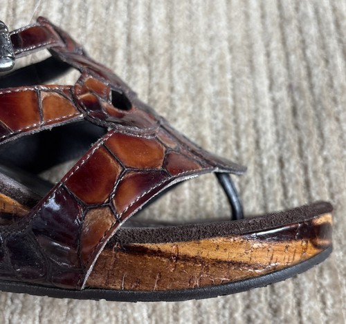Donald J Pliner Made In Italy Women’s Wedge Sandal 6.5 M Brown Patent Worn Once - Picture 10 of 13