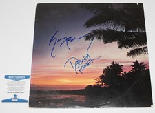 AMERICA (GERRY BECKLEY & DEWEY BUNNELL) BAND SIGNED RECORD ALBUM BECKETT BAS COA