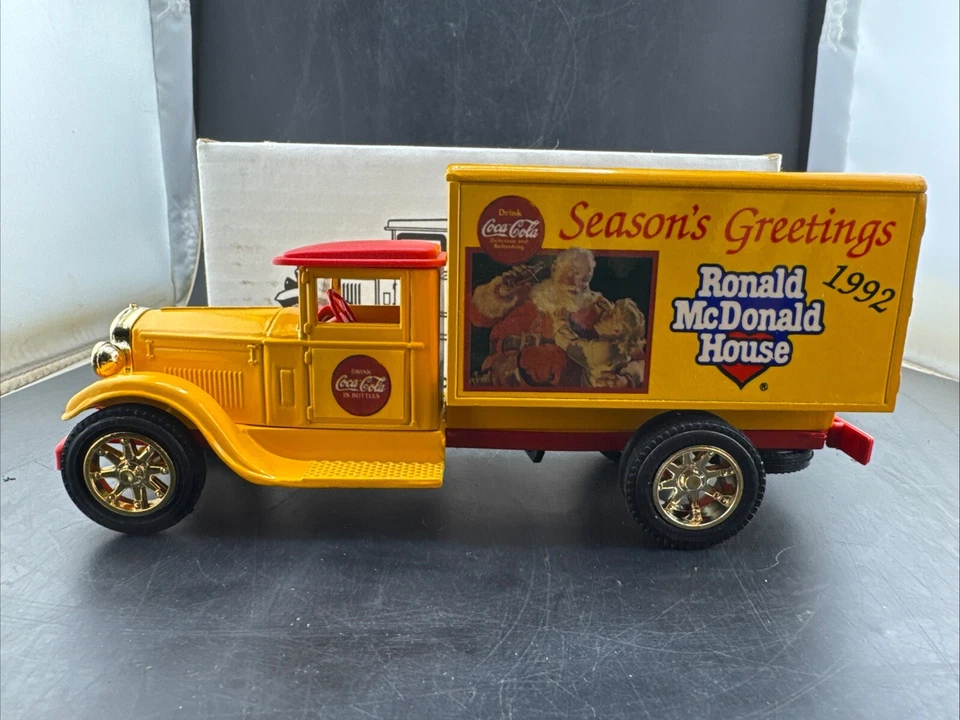 (1989) ERTL Coca-Cola 1992 Ronald McDonald House Freight Truck Bank (Nuevo)📦 Foto 2 de 4