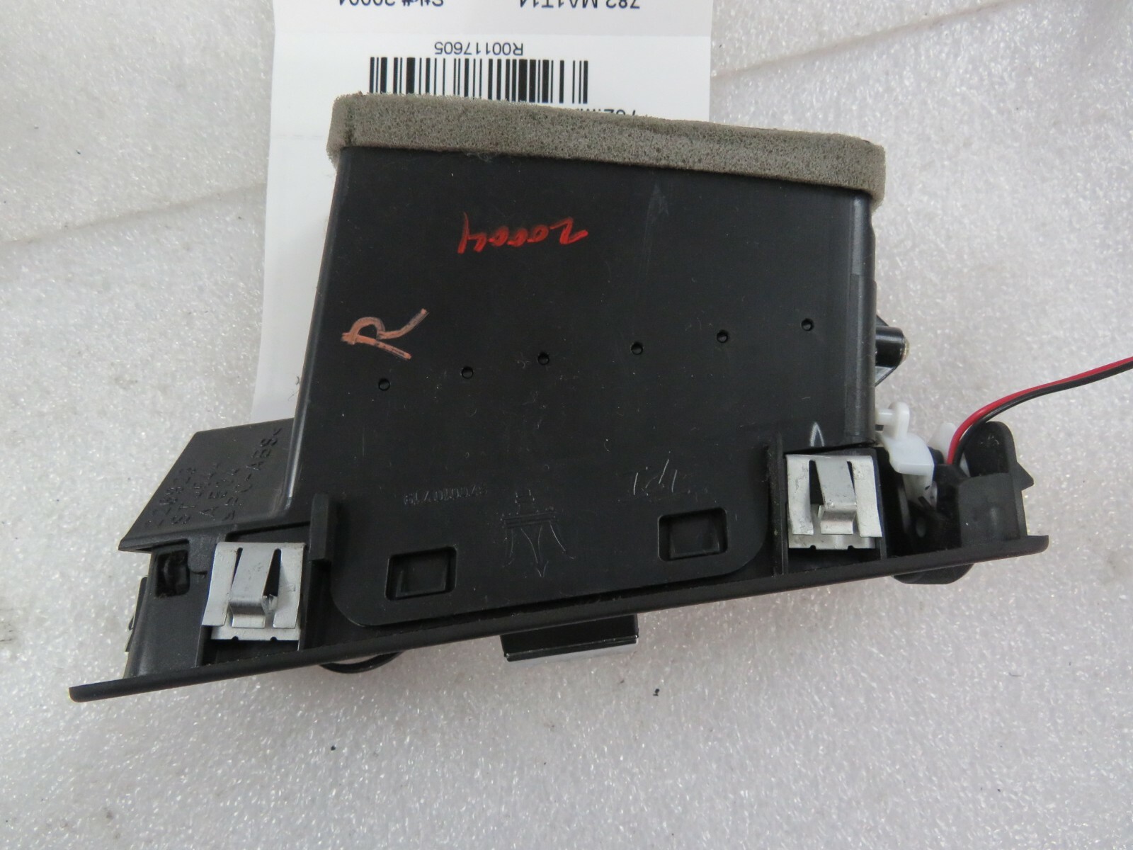 2014 Maserati Quattroporte, RH, Right Rear Side Air Vent, Used, P/N 670010719