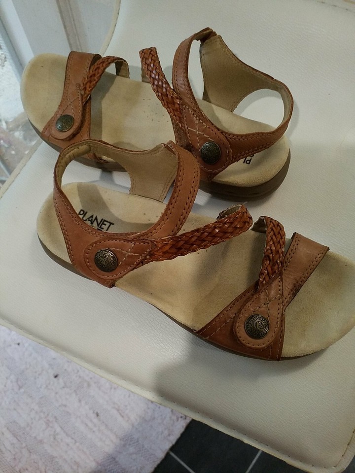 Ladies Shoes Tan Sandle Size 9.5 Wide Fit Comfort and Style G C