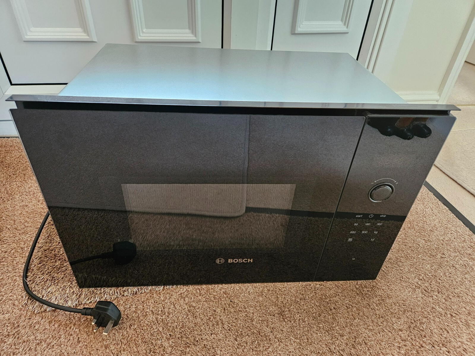 Bosch Series 4 BuiltIn Microwave 900w 30 litres (25 usable) BFL553MB0B