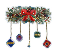 Mill Hill Holiday Garland Beaded Cross Stitch Ornament Magnet Kit Winter 2022