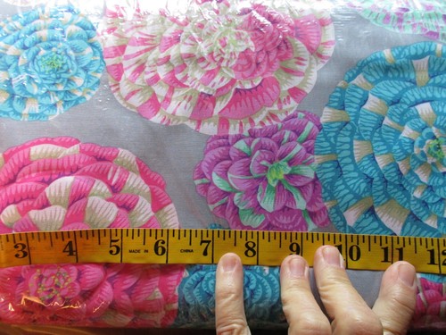 Kaffe Fassett Baumwollstoff 1 FQ Pastellfarben großer Blumenmuster Japonica - Bild 3 von 4
