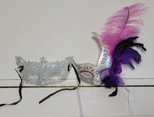 2 MASQUERADE PARTY MARDI GRAS FACE MASKS 1 SILVER 1 MULTiCOLOR WITH FEATHERS