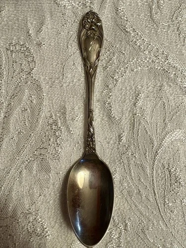 Narcissus by Lunt Sterling Silver Teaspoon 5 5/8” Antique Flatware Mono “E”