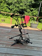 Mathews VXR  28  Right Handed 60-70 lbs  28” draw length  (Loaded)