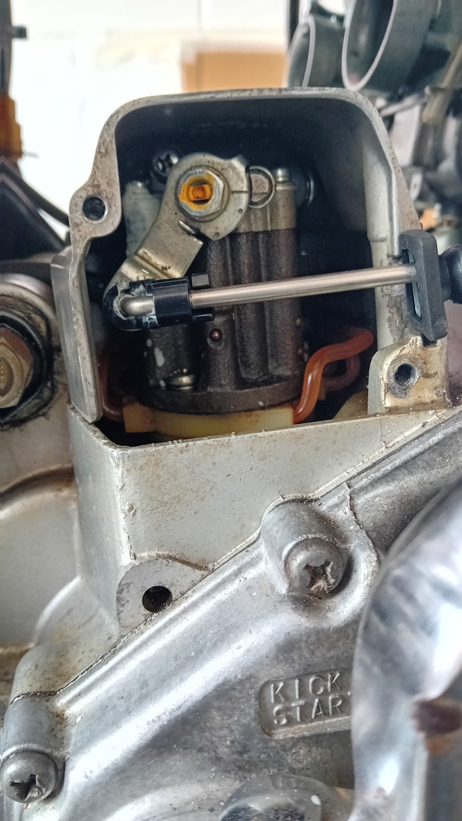 Suzuki gt750 Motorcycle Oil Pump Control Rod Retaining Clip