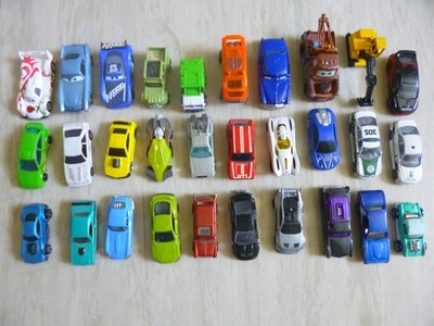 30 Stück Spielzeugautos Hot Wheels, Lesney u.s.w.