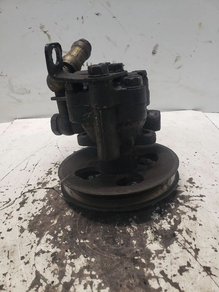 Power Steering Pump 4 Cylinder Fits 90-95 NISSAN PICKUP 1383344 - Image 2 of 4