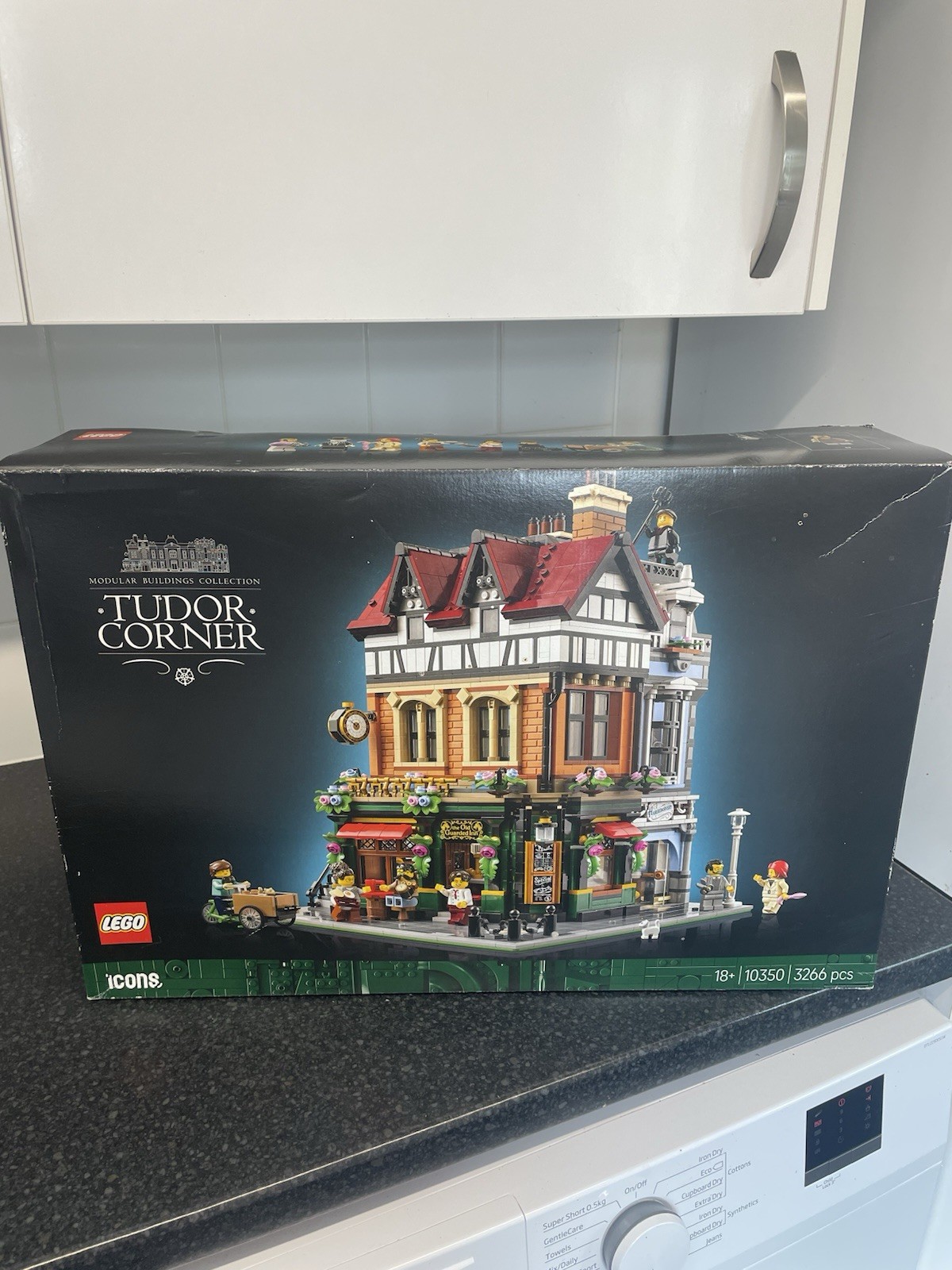 Modular Box Connection LEGO Icons Modular Buildings Tudor Corner 10350 Complete Set 3266pcs 18 ...