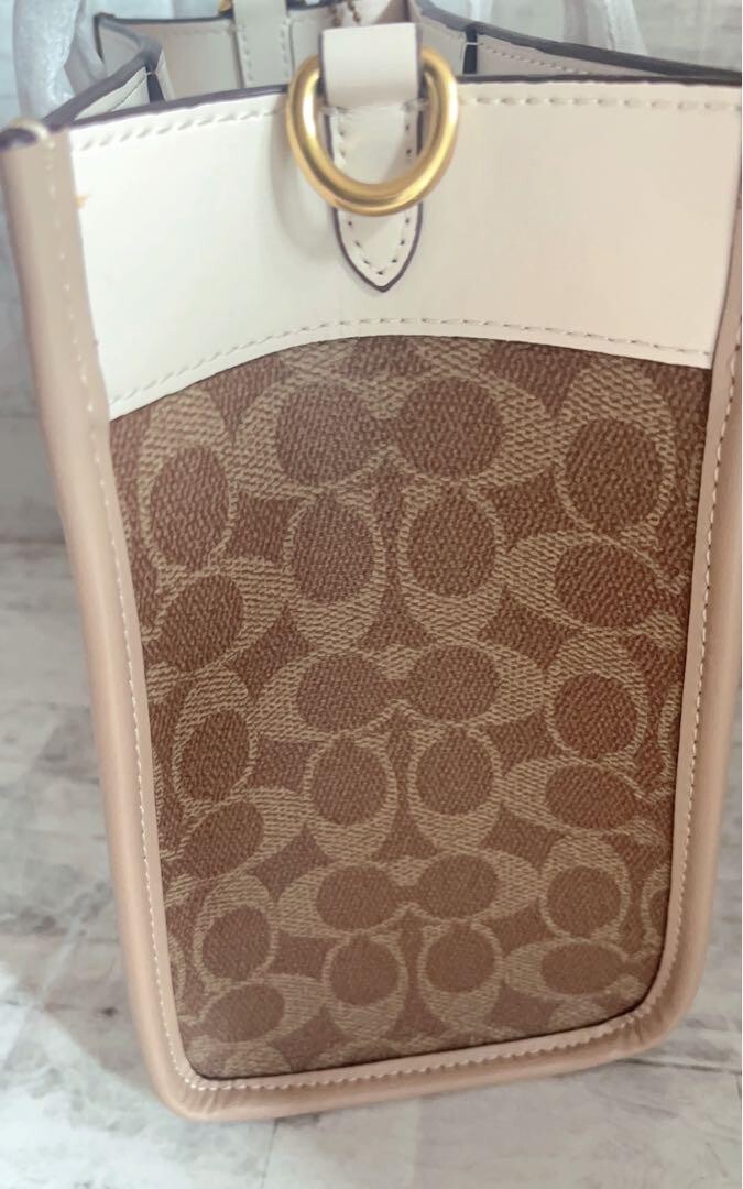 COACH Field Tote 22 with Horse and Carriage Print C3866