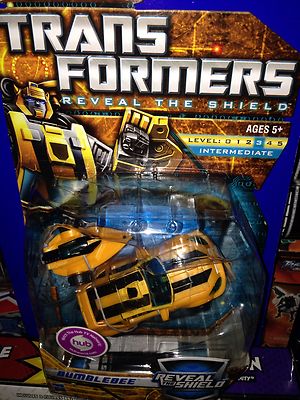 Transformers Universe Classics G1 Reveal The Shield Bumblebee Generations