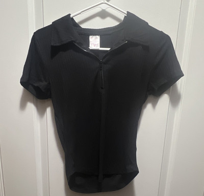 No Boundaries Women's S Solid Black Collared Short Sleeve Knit Zip Top