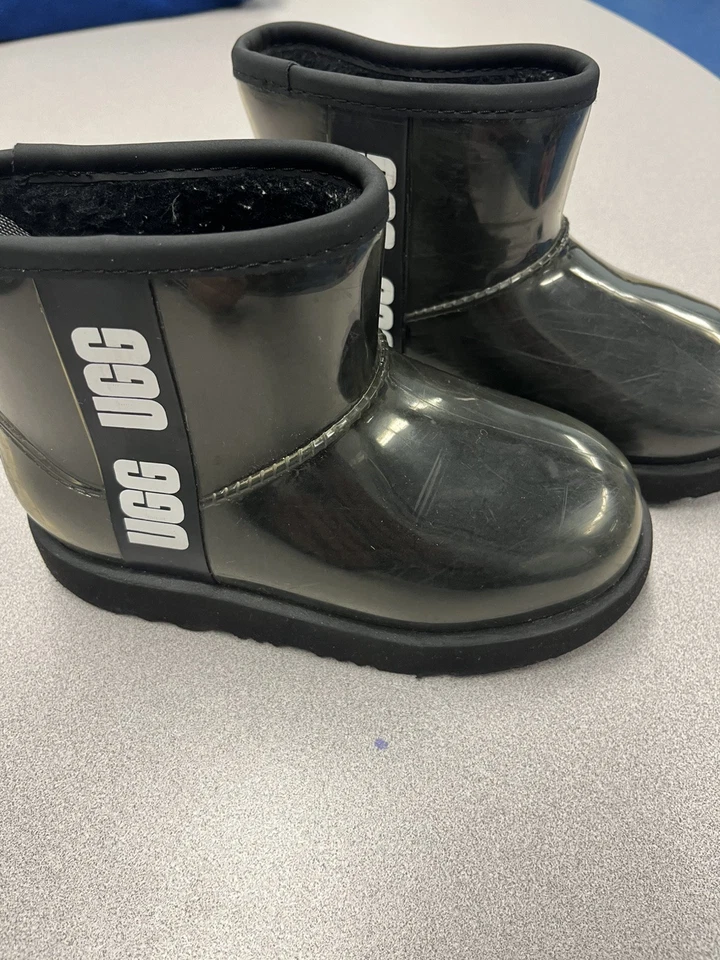 [1112386K-BLK] Kids UGG CLASSIC CLEAR MINI EXCELLENT “USED” Condition  - Image 3 of 4