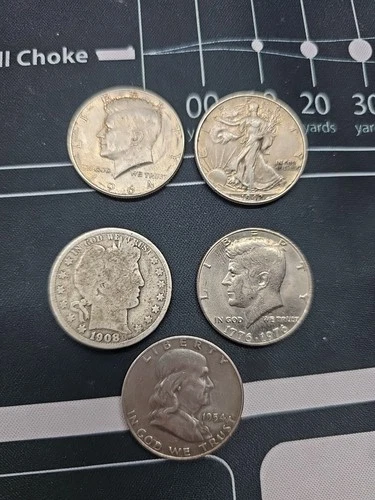LOT OF 5 HALF DOLLARS, 4 90% SILVER 1 KENNEDY BICENTENNIAL, 1 BARBER, 1...