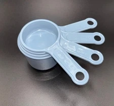 Vintage Rubbermaid Measuring Cups 8315 Country Blue Set of 4