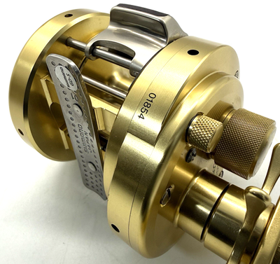 Shimano CALCUTTA CONQUEST 800F Right Handed Baitcasting Reel with