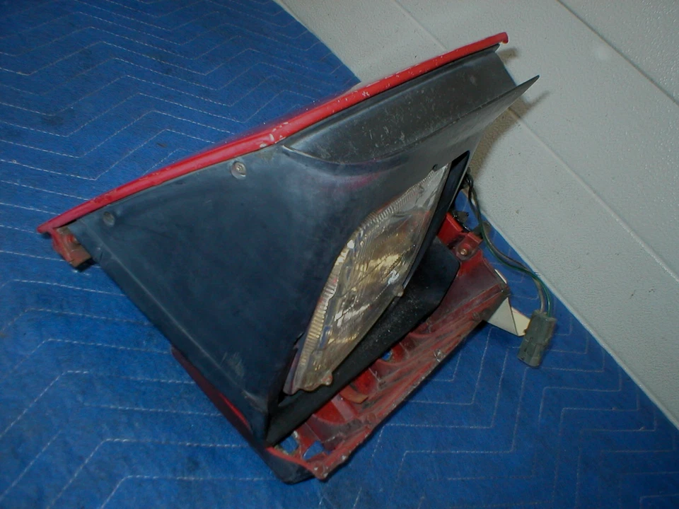 1985-90 FIREBIRD TRANS AM GTA POWER HEADLIGHT + MOTOR POPUP ASSY.  RH PASSENGER - Image 2 of 4