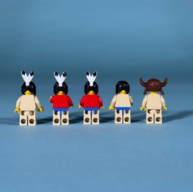 LEGO 6748 (Boulder Cliff Canyon): Full Teepee, 5 Minifigures and Accessories