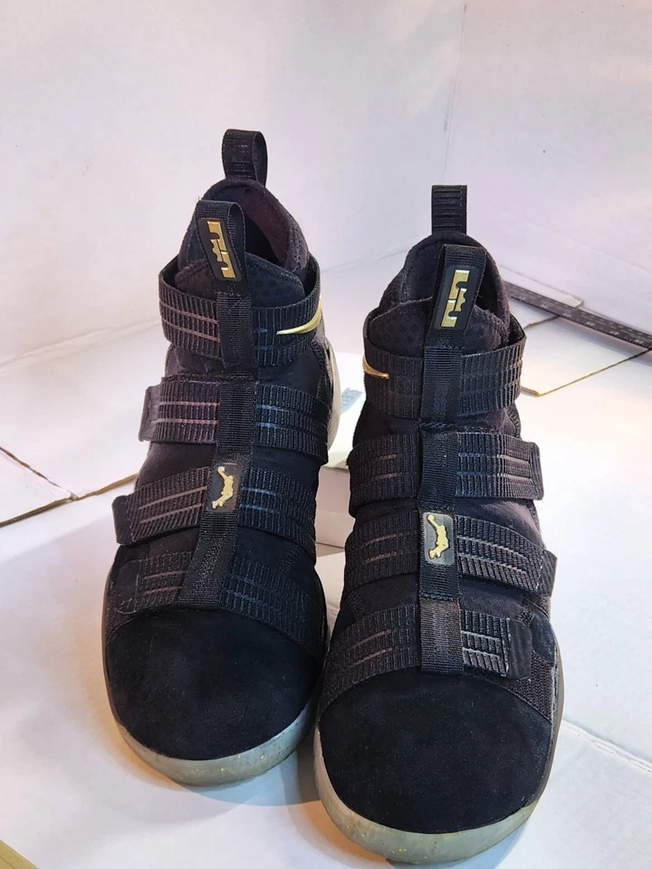 Nike LeBron Zoom Soldier 11 Negro Dorado Talla 12.5 Foto 4 de 4