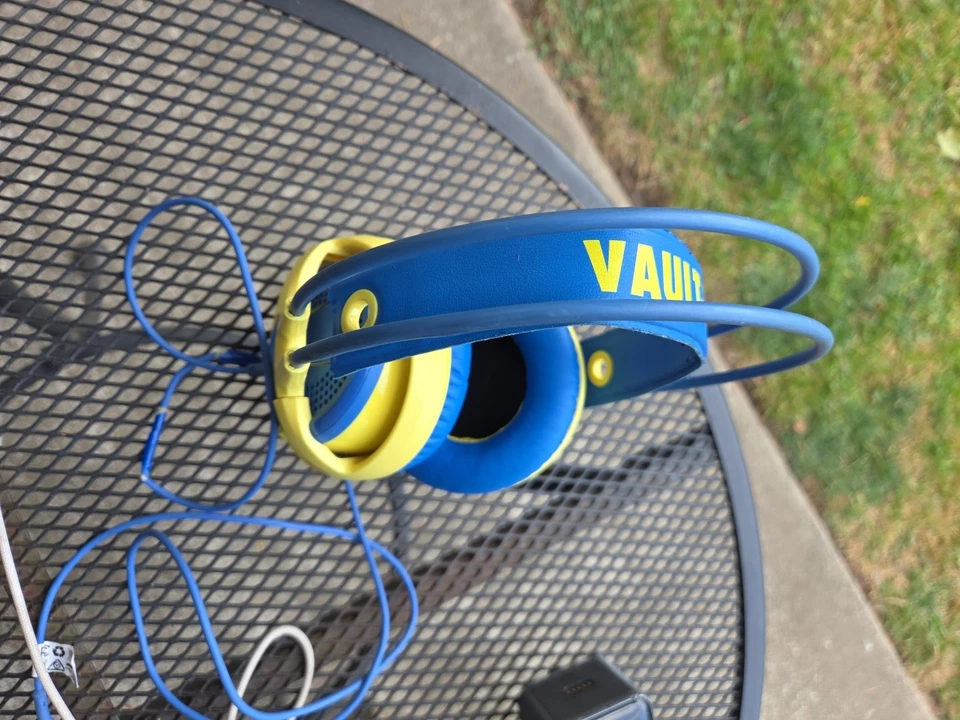 SteelSeries Fallout 4 VAULT-TEC Siberia V3 Blue/Yellow Gaming Headset 2015 - Image 4 of 4