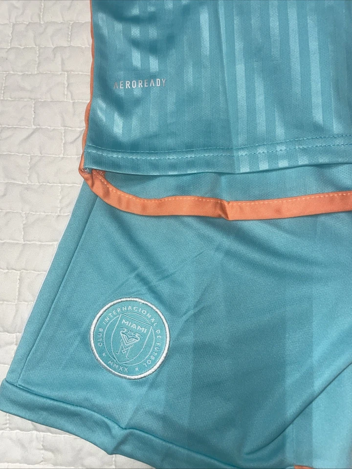 Camiseta/short ADIDAS Inter Miami FC terceira 2024 - Youth tamanho 24 AEROREADY NOVA MMXX - Imagem 2 de 4