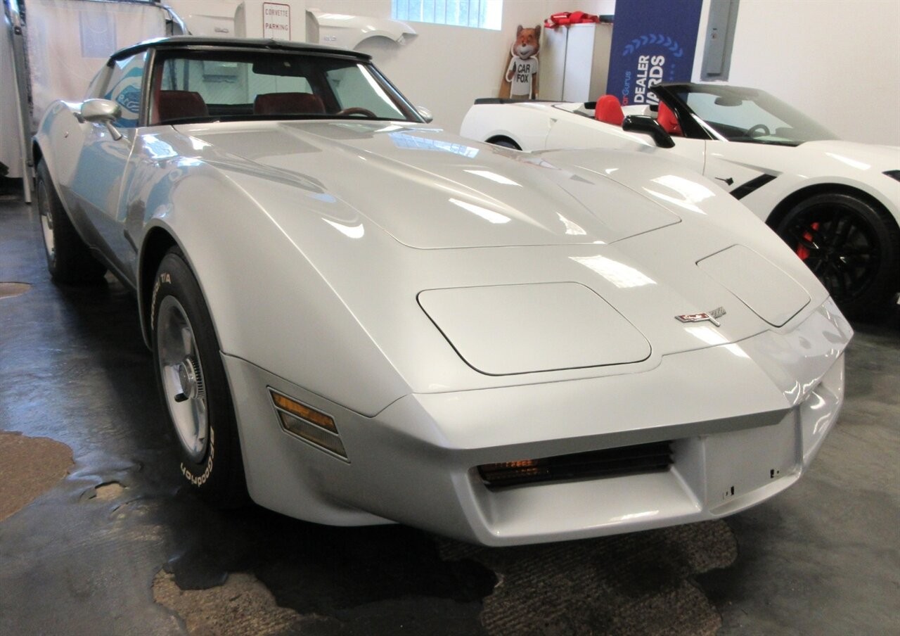 1980 Silver Chevrolet Corvette Coupe  | C3 Corvette Photo 2