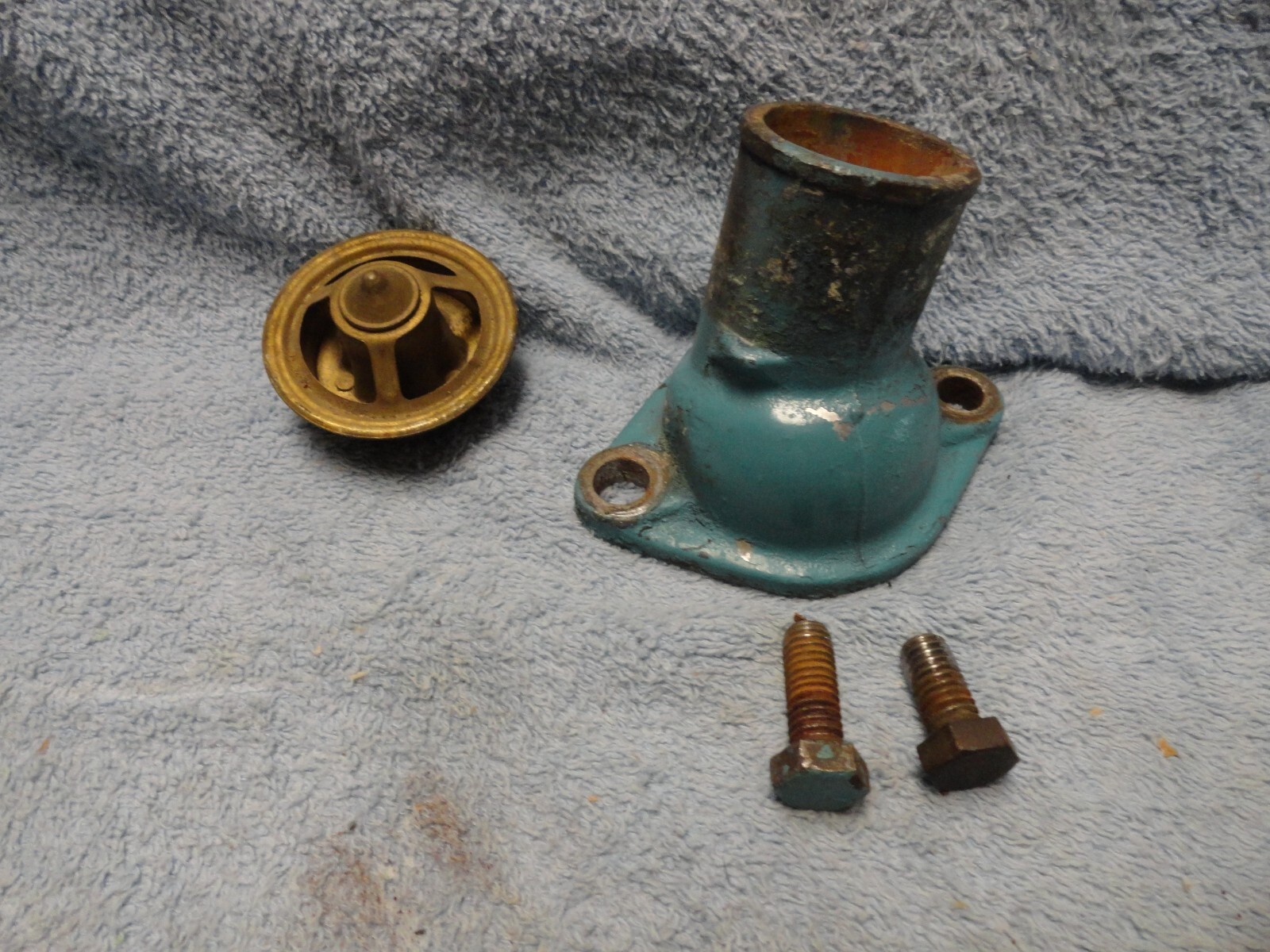 196570 PONTIAC V8 THERMOSTAT WATER HOUSING 9779072 eBay