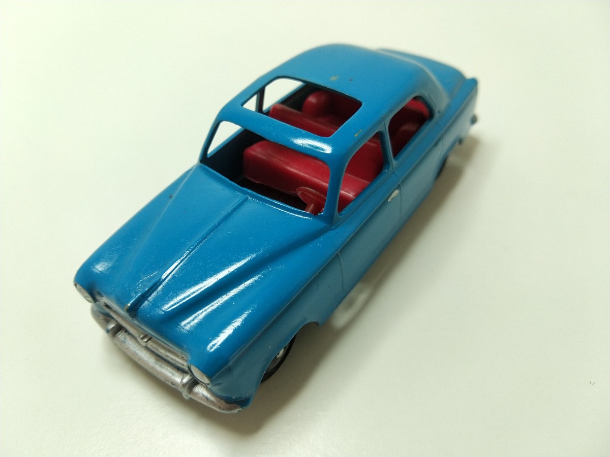 Solido Peugeot 403 Démontable Motorisée Junior - Bleu - Occasion
