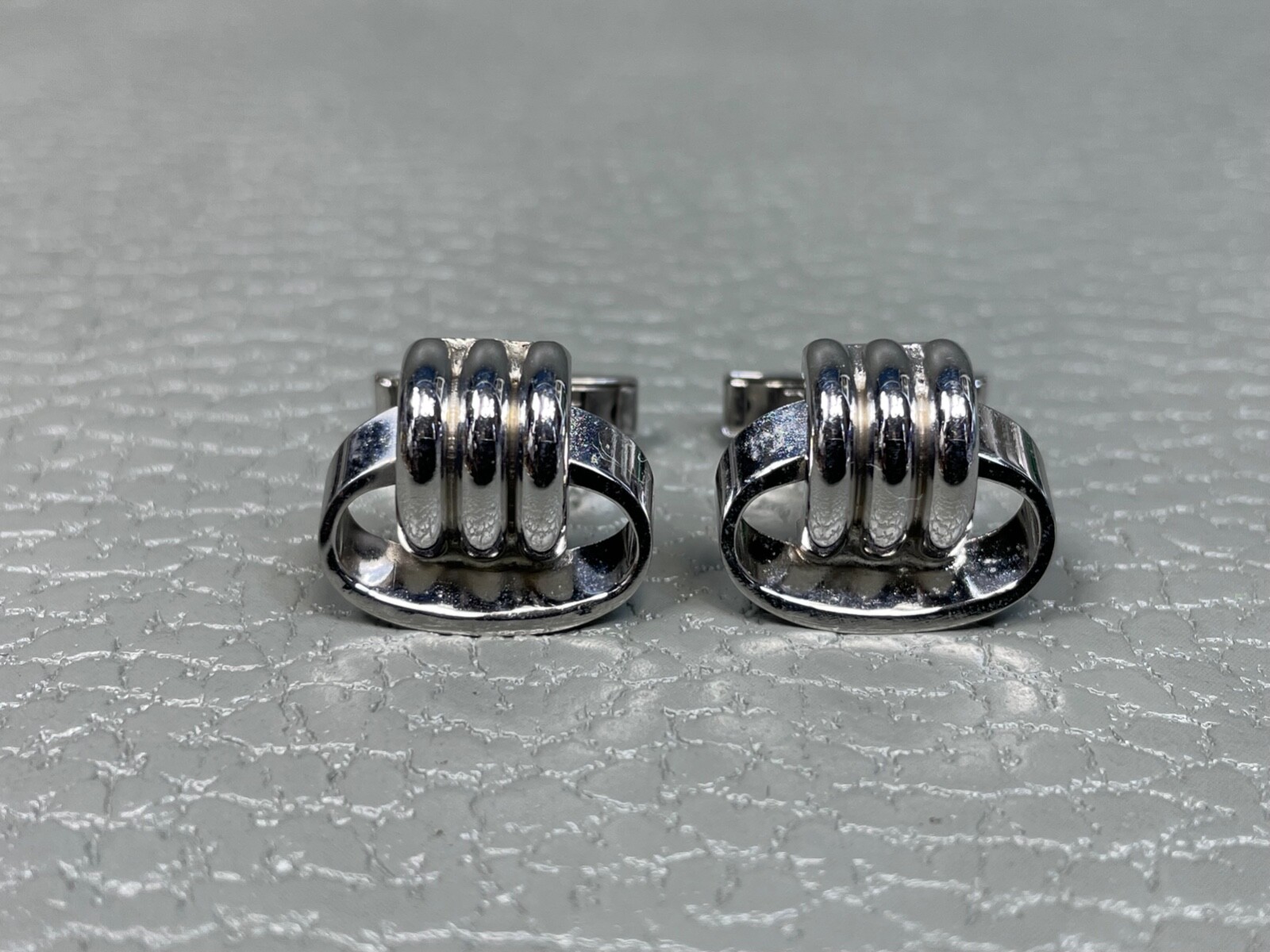 Vintage Curved Interlocking Pattern White Gold Pl… - image 2