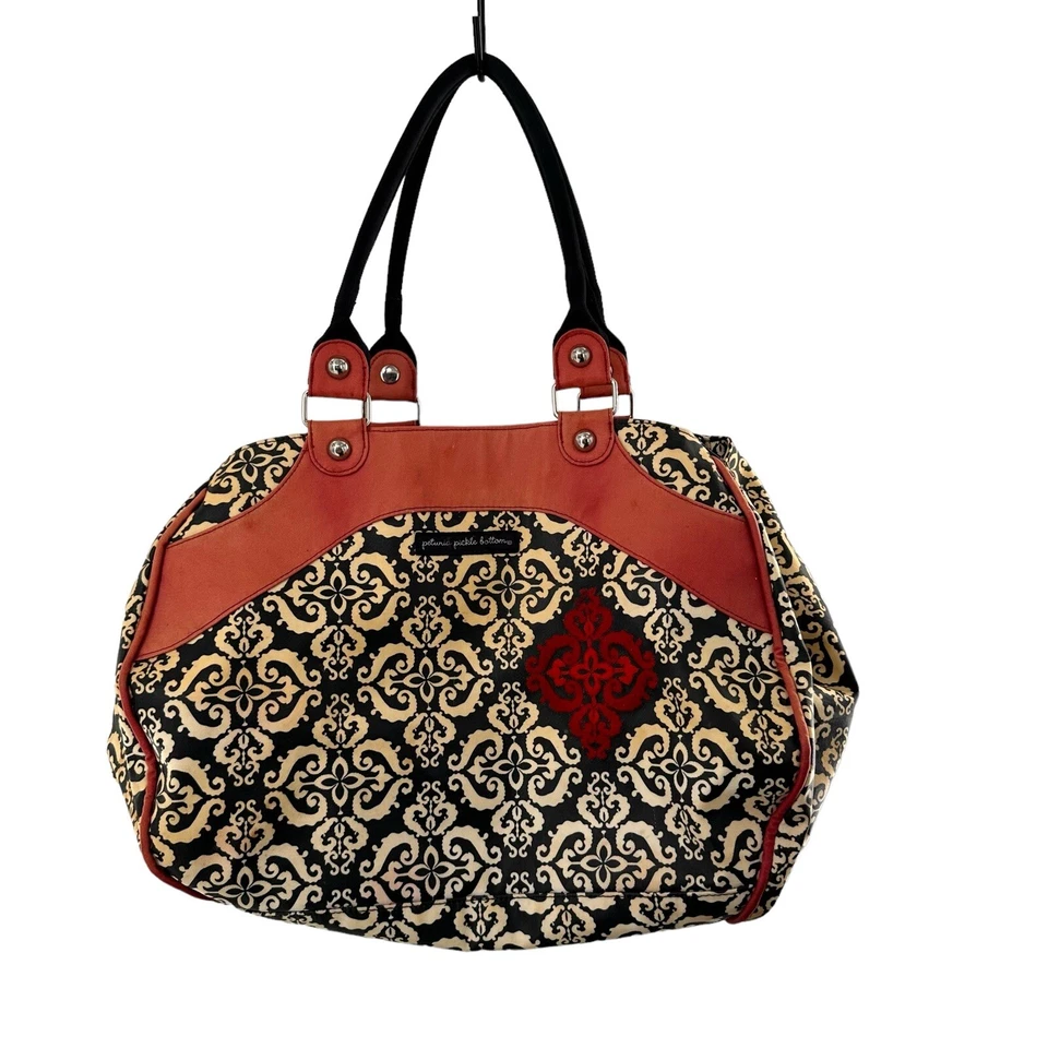 Bolso de Pañales Petunia Pickle Bottom Nostálgico Fin de Semana Bolso Bordado Fez Leer Foto 3 de 4