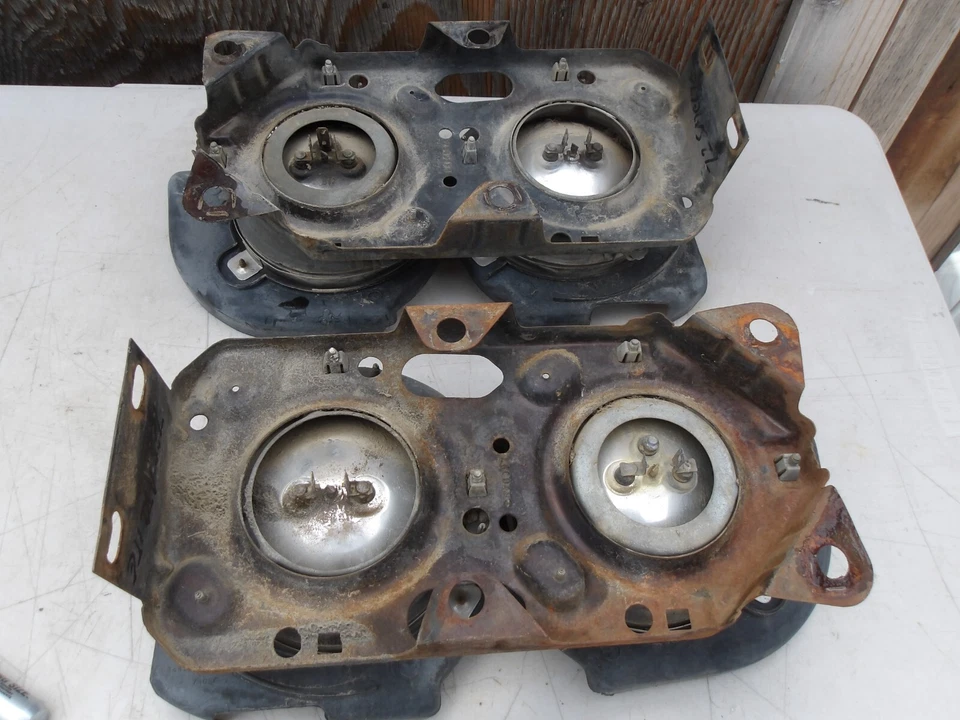 Montajes de faros satélite Plymouth 1971 1972 Sebring Foto 4 de 4