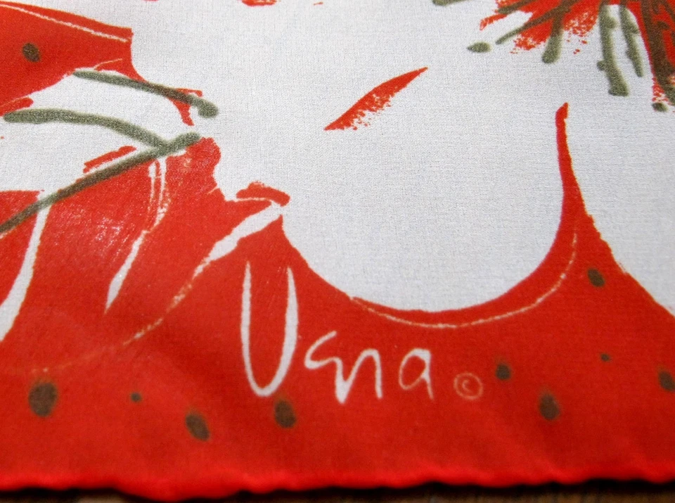 EN VENTA - BUFANDA VINTAGE VERA (Neumann) roja con floral blanca y mariposa 21" cuadrada Foto 3 de 4