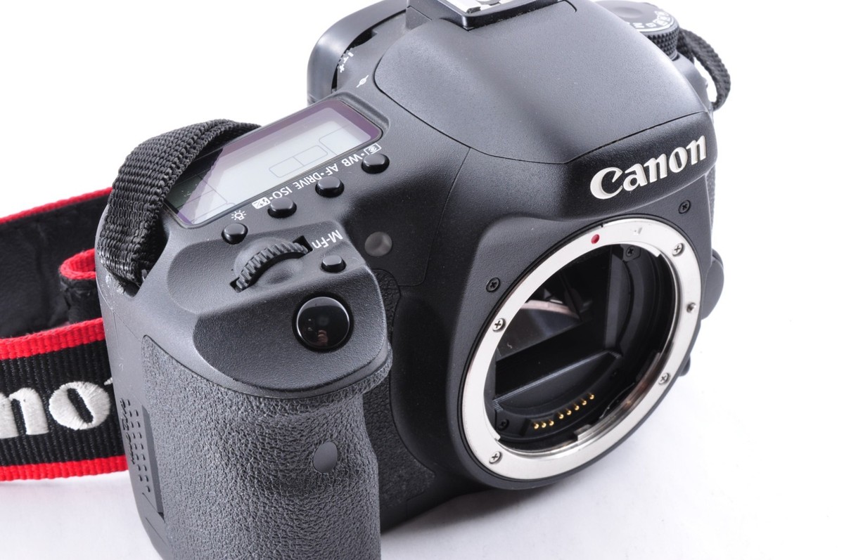 Canon EOS 7D 18.0MP DSLR Camera + EF-S 15-85mm f/3.5-5.6 IS USM