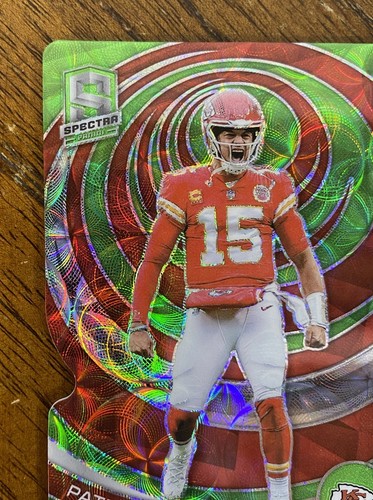 2023 PANINI SPECTRA PATRICK MAHOMES NEON GREEN DIE CUT SSP /30 NM - Picture 5 of 14