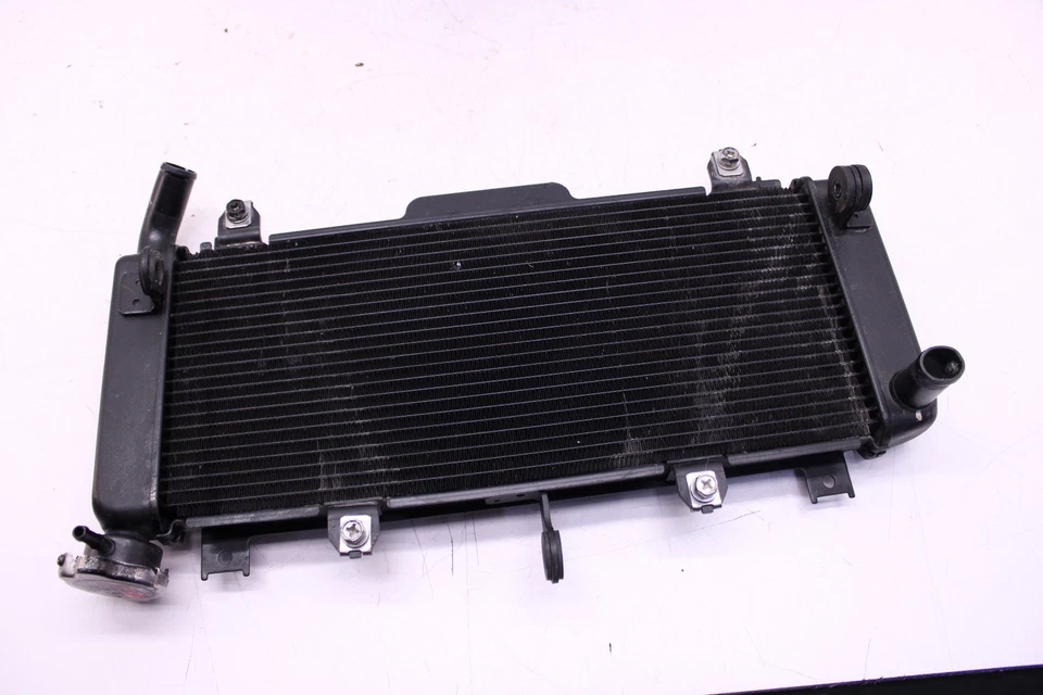 17-19 KAWASAKI Z650 ZR650 ABS ENGINE RADIATOR MOTOR COOLER COOLING RADIATER - Image 3 of 4