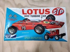 1968 MPC 1/25 Scale STP Lotus Turbine Indy 500 Race Car Model Kit