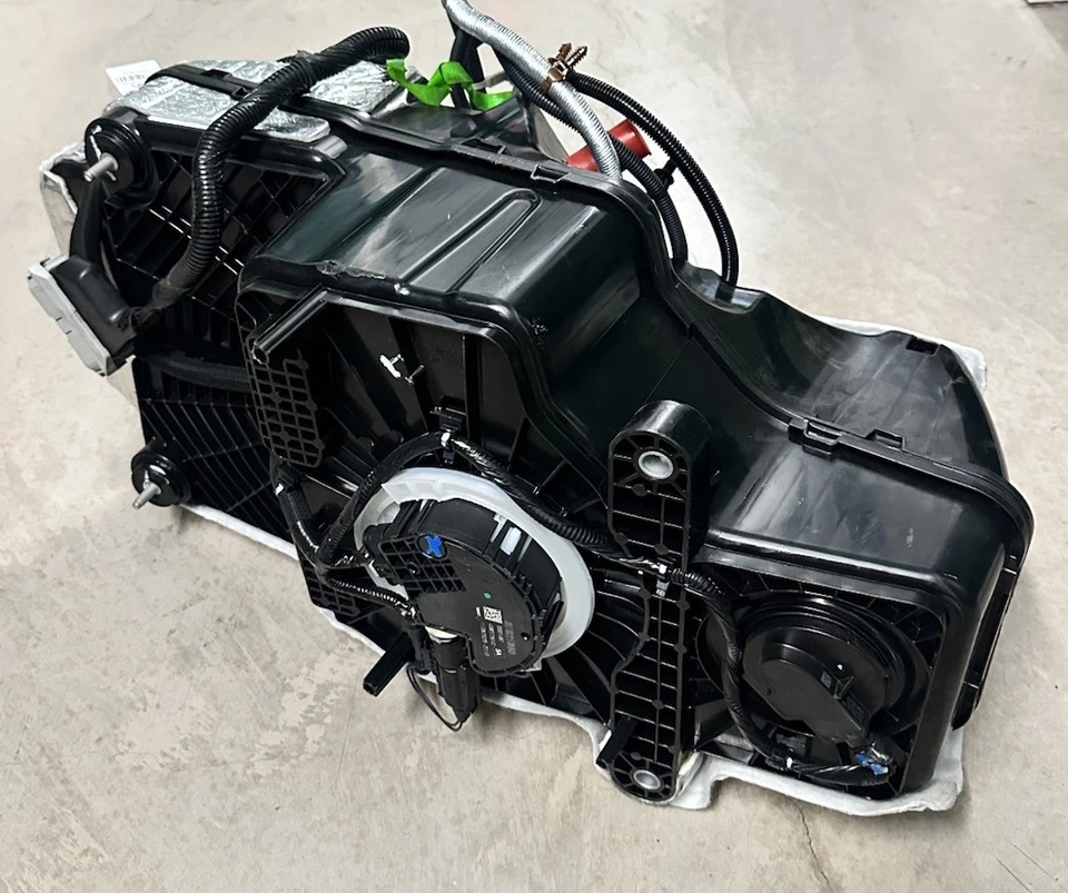 NUEVO 2020 2021 2022 2023 SIERRA SILVERADO 2500 DEF TANQUE Y BOMBA ESCAPE LÍQUIDO TANQUE Foto 2 de 4