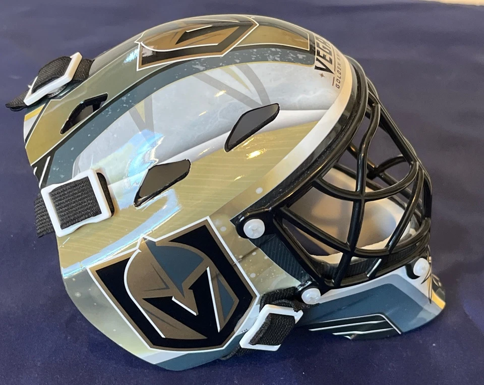 Vegas Golden Knights Franklin Sports mini máscara de goleiro e toalha de playoff inagural - Imagem 4 de 4