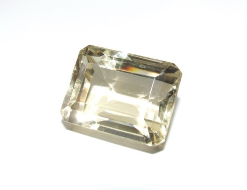 Large Citrine emerald cut gemstone..139.9 carat - Picture 2 of 11