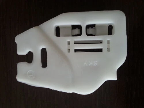 Pièces et accessoires pour le côté gauche pour carrosserie d'automobile