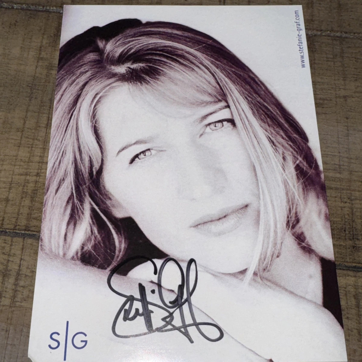 Photo Signée Steffi Graf Wimbledon 6x4 - Authentique Avec Certificat - Souvenir Tennis