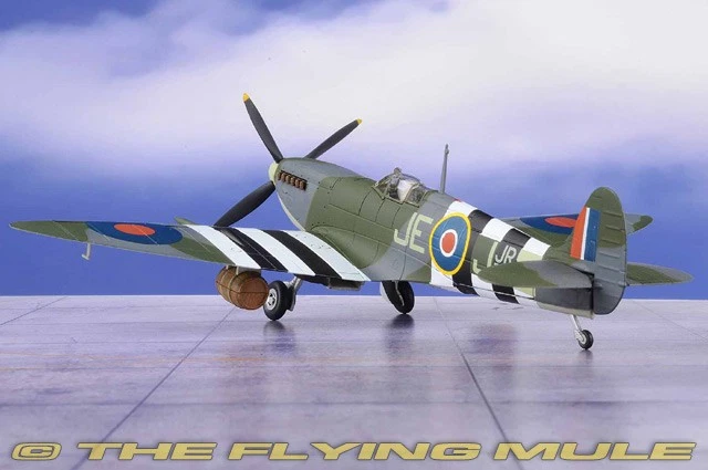 Ala Corgi 1:72 Spitfire Mk IX RAF No.127 (canadiense) Johnnie Johnson MK329 Foto 2 de 4