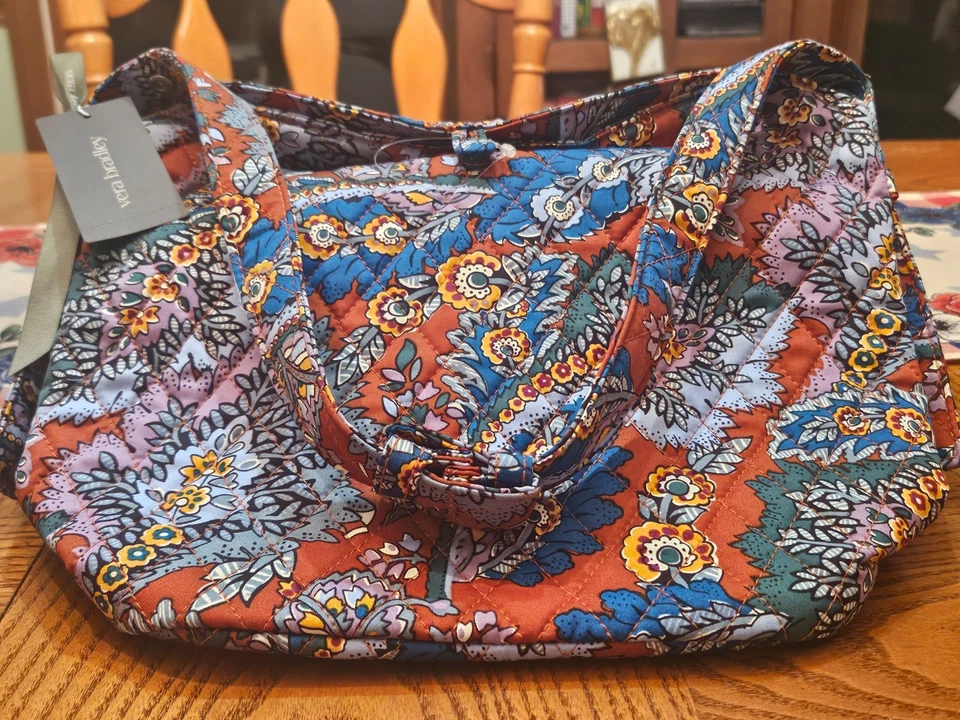 Bolso de hombro Vera Bradley Astoria estampado de flores y plumas. Estampado nuevo con etiquetas Foto 2 de 4