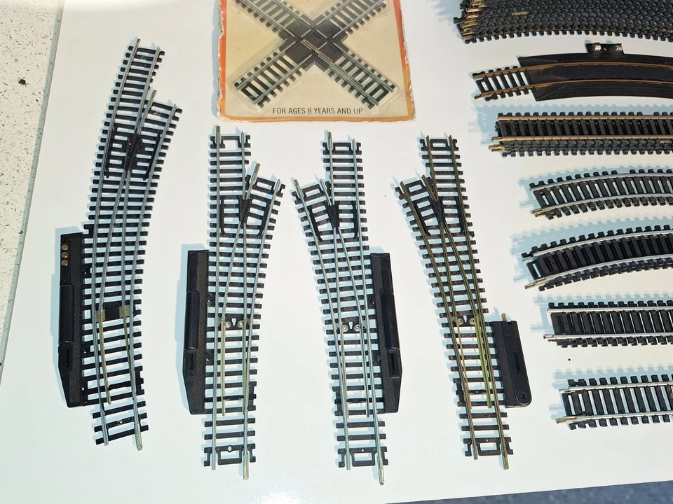 TYCO track selection x 39p. 2 rail Steel/brass type track. V/good used cond. HO. - Image 2 of 4