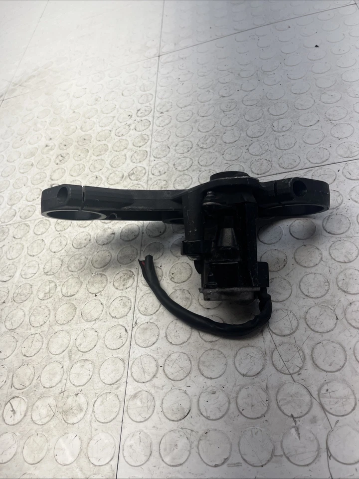 2007-2008 SUZUKI GSXR 1000 OEM USADO ÁRVORE TRIPLA SUPERIOR COM IGNIÇÃO SEM CHAVE - Imagem 4 de 4
