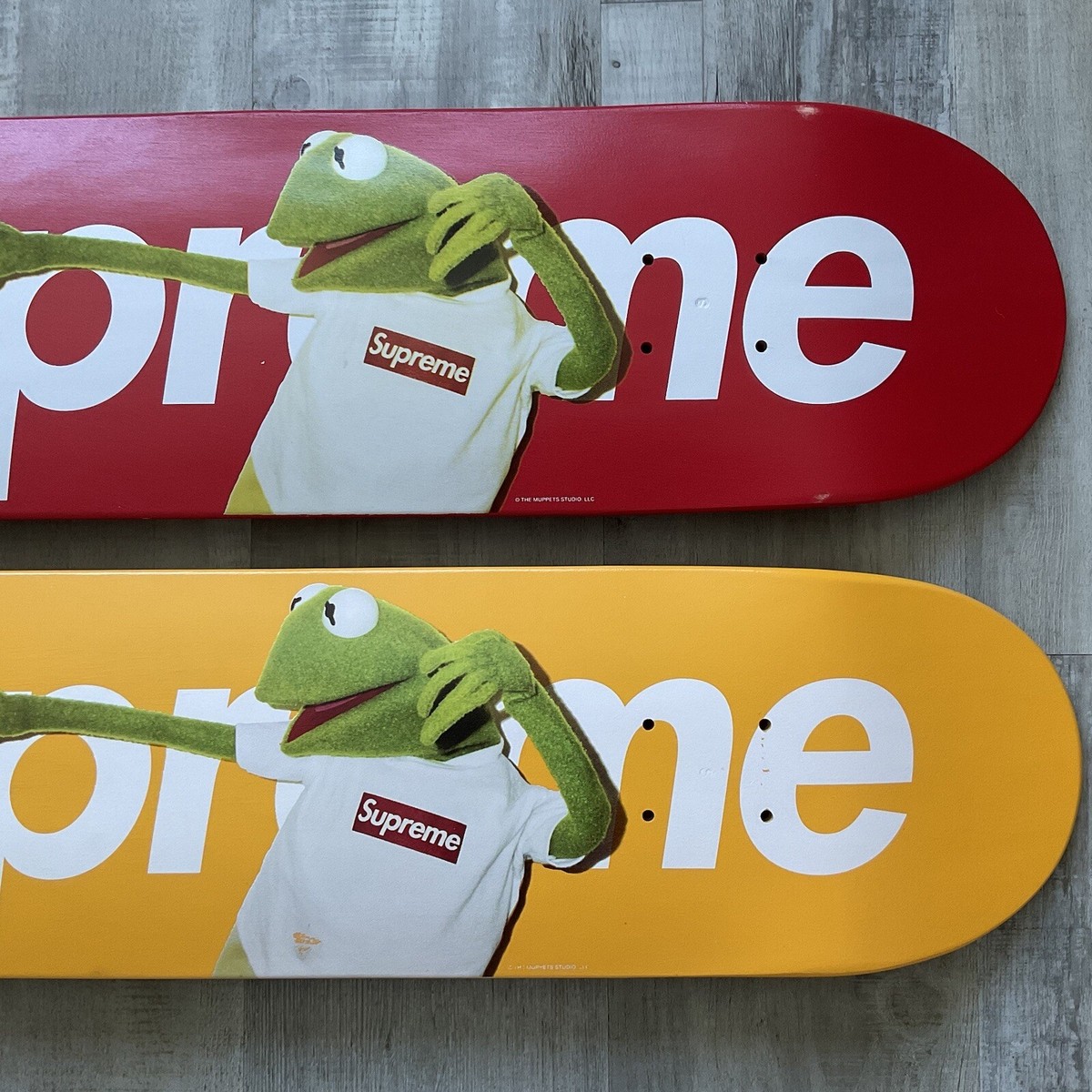 supreme skateboard カーミット SUPREME KERMIT THE FROG SKATEBOARD DECK SET (RED, BLUE